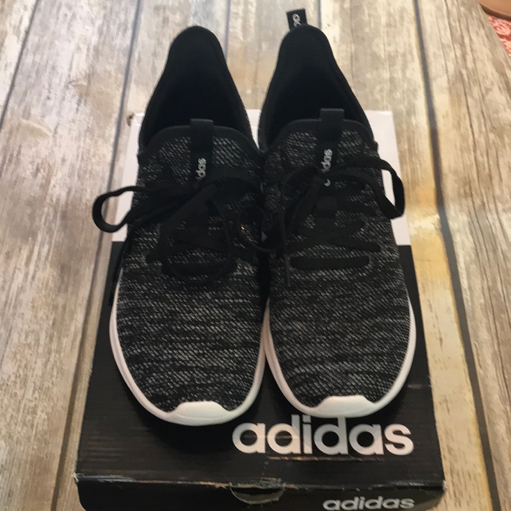 💥1 hour sale💥 LIKE NEW Women’s Adidas Cloudfoam